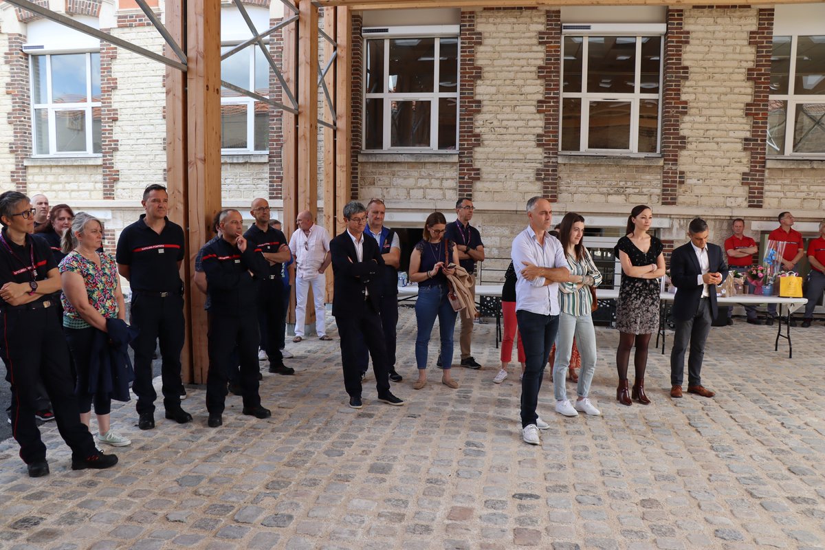 SDIS_10's tweet photo. Un moment de convivialité a été organisé en l'honneur des départs de Mme Sandrine Dalla-Libera, Mme Pauline Rime qui rejoignent une autre collectivité
et la cadre de santé Sophie Stein qui intègre le @SDIS_55
Bonne continuation 👋 https://t.co/a1J3IuQ2Bb