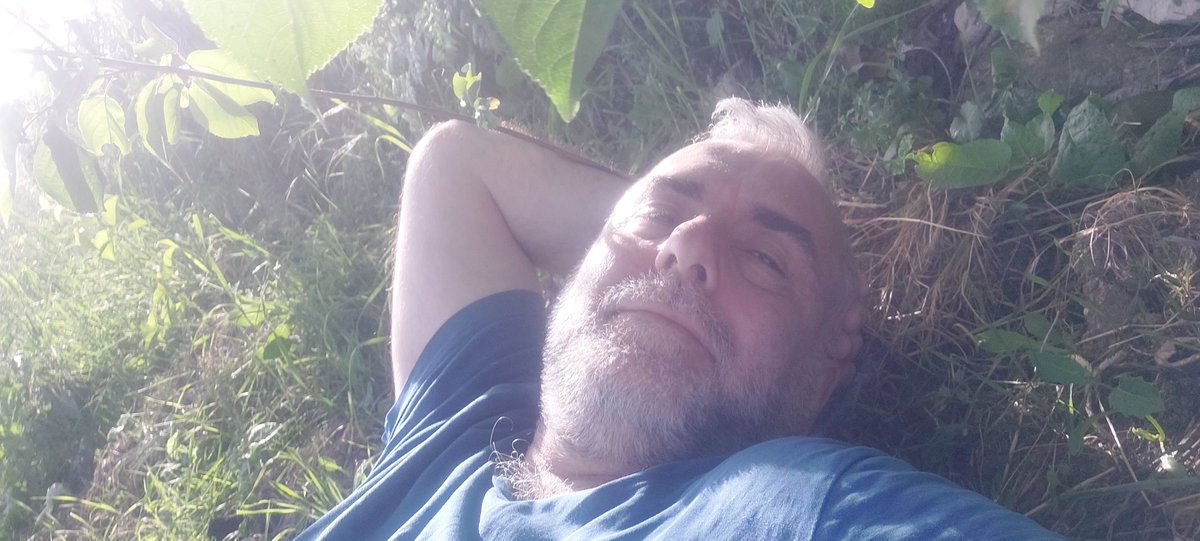 Oturuma 10 dakika ara verdik...
İstişare toplantımız devam edecek galiba....
Uyuya kalmazsak...