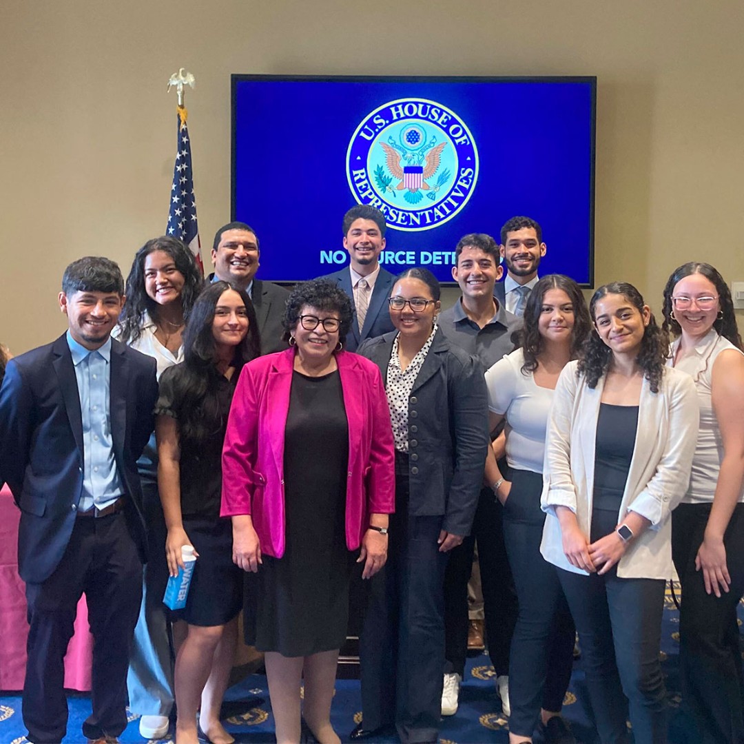 LULAC's tweet photo. "Nearly 50% of Latino adults and 26% of Latino children face obesity, exacerbated by limited healthcare access. 'The true cost lies in inaction on chronic diseases," says Dr. Ray Serrano, LULAC, at the National Minority Quality Forum (NMQF).

#LULAC #TROA #ObesityEpidemic https://t.co/m1nr82nQ7b