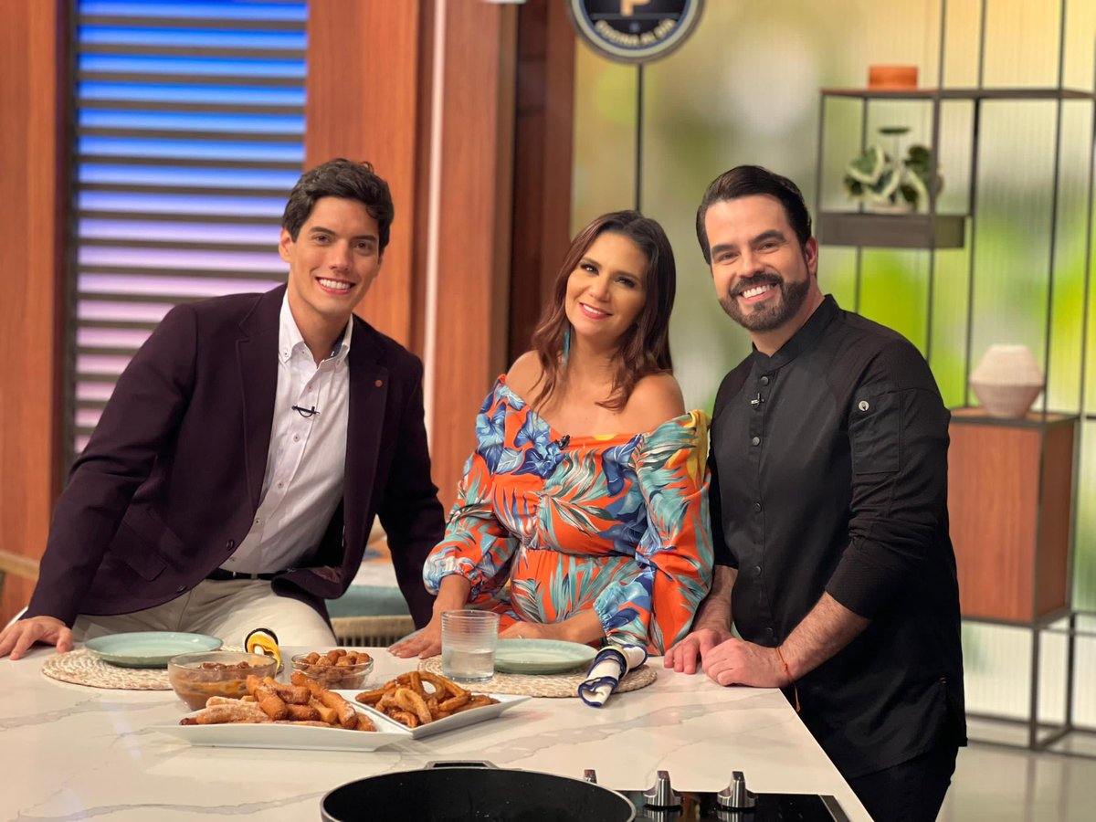 ¿A quién no le gusta consentirse con pequeños antojitos 👀? Hoy el chef <a href="/waltkovacs/">Walter Kovacs</a> nos enseñó a preparar unos deliciosos churros 🤤 Dale 🧡 si te atreverías a realizar esta receta #PortadasAlDía #Venevision