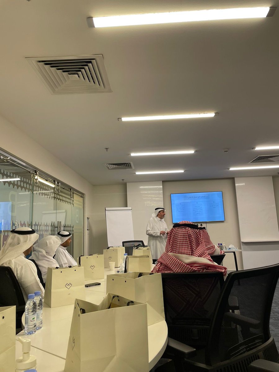 نادي التواصل الداخلي tweet media