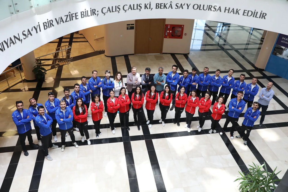 5 kez Türkiye şampiyonu olan MAKÜ Halkoyunları Ekibimiz, Macaristan'daki Dünya Şampiyonası’na katılmak üzere yola çıkıyor. Öğrencilerimizin, Teke Yöresinin Başkenti Burdur'un kültürel değerlerini uluslararası arenada en iyi şekilde tanıtacaklarına inanıyorum.