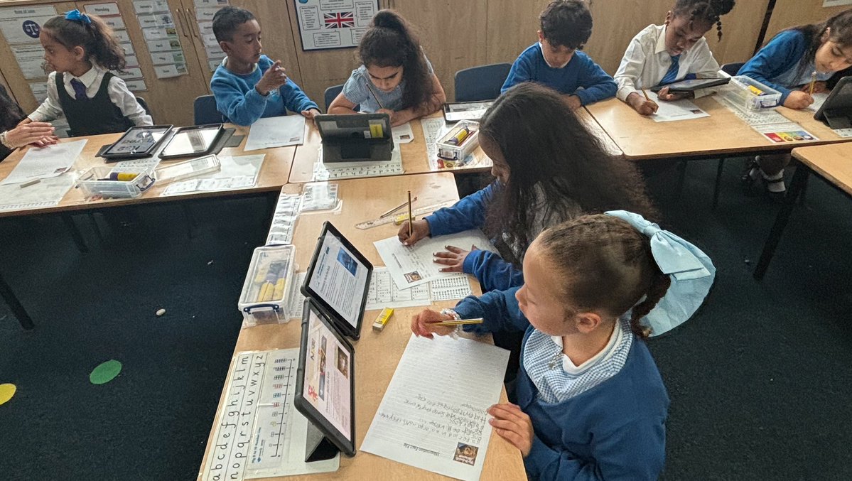 In English, Y2C used the iPads to create a fact file about hibernation. #ExperienceDay <a href="/stsilasschool/">St Silas CE Primary School</a> <a href="/RainbowEduMAT/">Rainbow Education MAT</a>