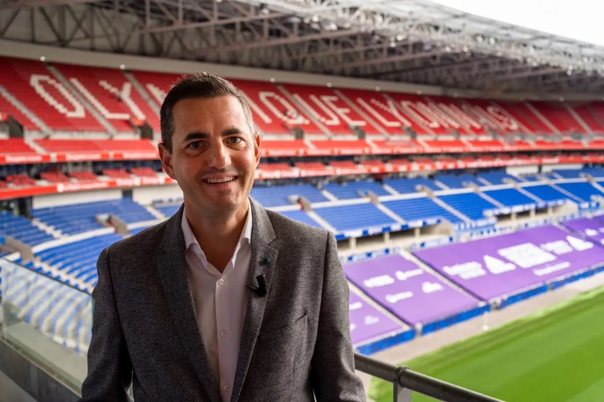 OliveS008's tweet photo. 🆕 Responsable du #GroupamaStadium depuis des années, Xavier #Pierrot quitte l'#OL en même temps que la vente de la #LDLCArena à la société #Holnest de @JM_Aulas! 😮
[@lequipe ]

Xavier Pierrot  était le responsable de la billetterie à son arrivé, en 1999, puis responsable du @GroupamaStadium dès 2010! 

https://t.co/ip3n2vbjO3