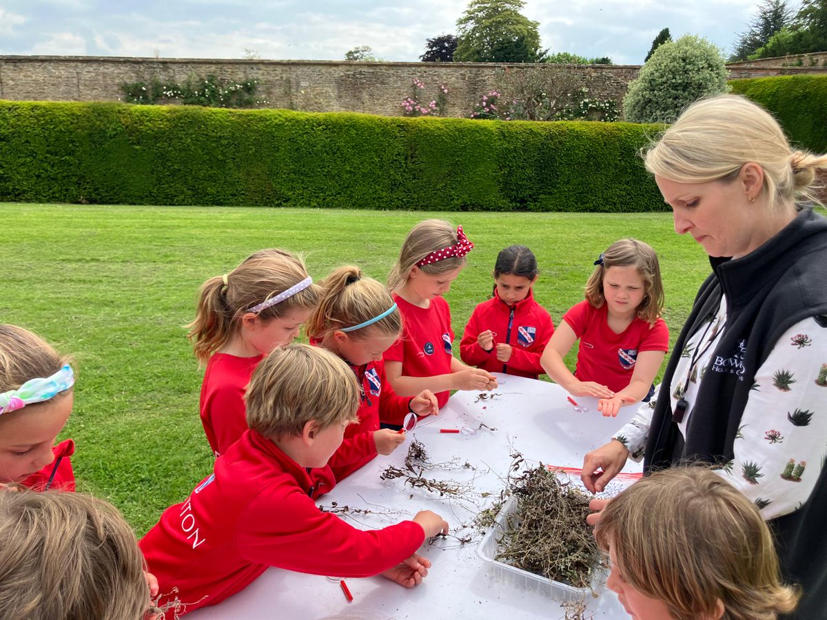 MonktonYear2's tweet photo. Year 2 had a fantastic time during Expedition Day at Bowood House. They discovered Bowood's own enchanted garden, explored some of the house, attended a seed identification workshop and then finished at the Adventure playground! https://t.co/Ojh3CnKhtV