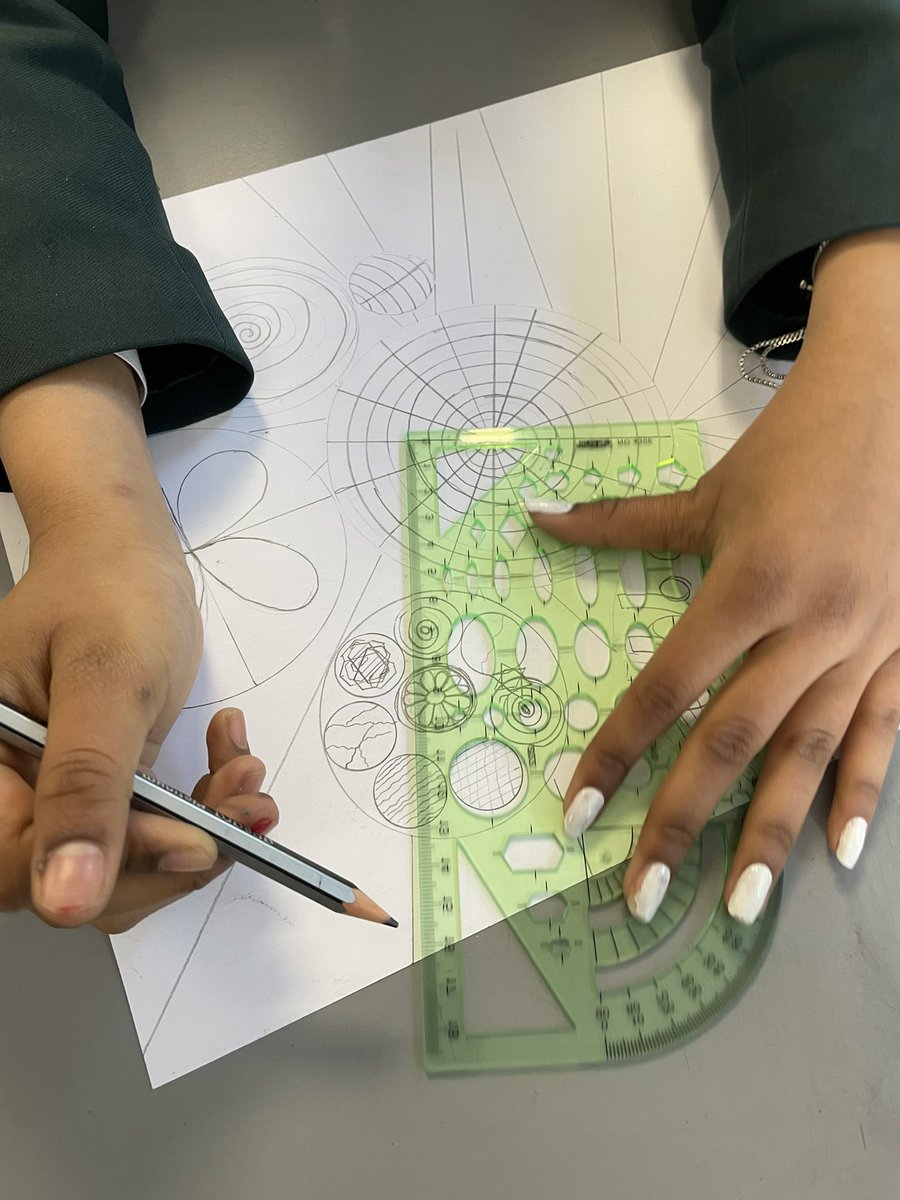 ewokinterm's tweet photo. Well done to 8m5 @BrookMeadAcad scholars for creating some amazing art based on the Abstract Expressionist work of Hilma Af Klint. #art #education #brookmeadacademy https://t.co/NgLdZodfos