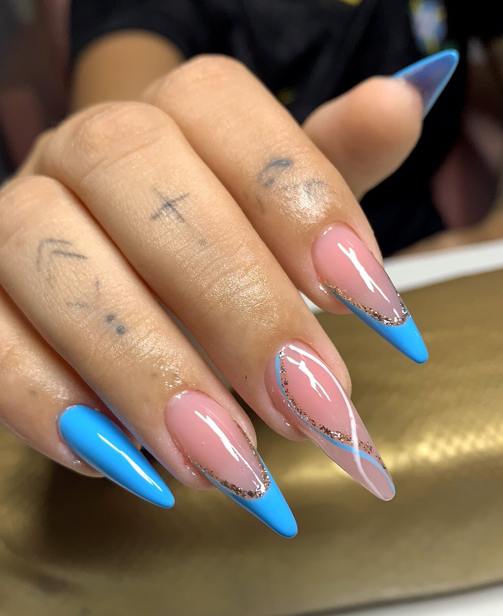 Gel na tips Decorada 💙🥰
    Muito suspeitar em falar 🤤🤤 
#RtPraAjudar 🙏🏾