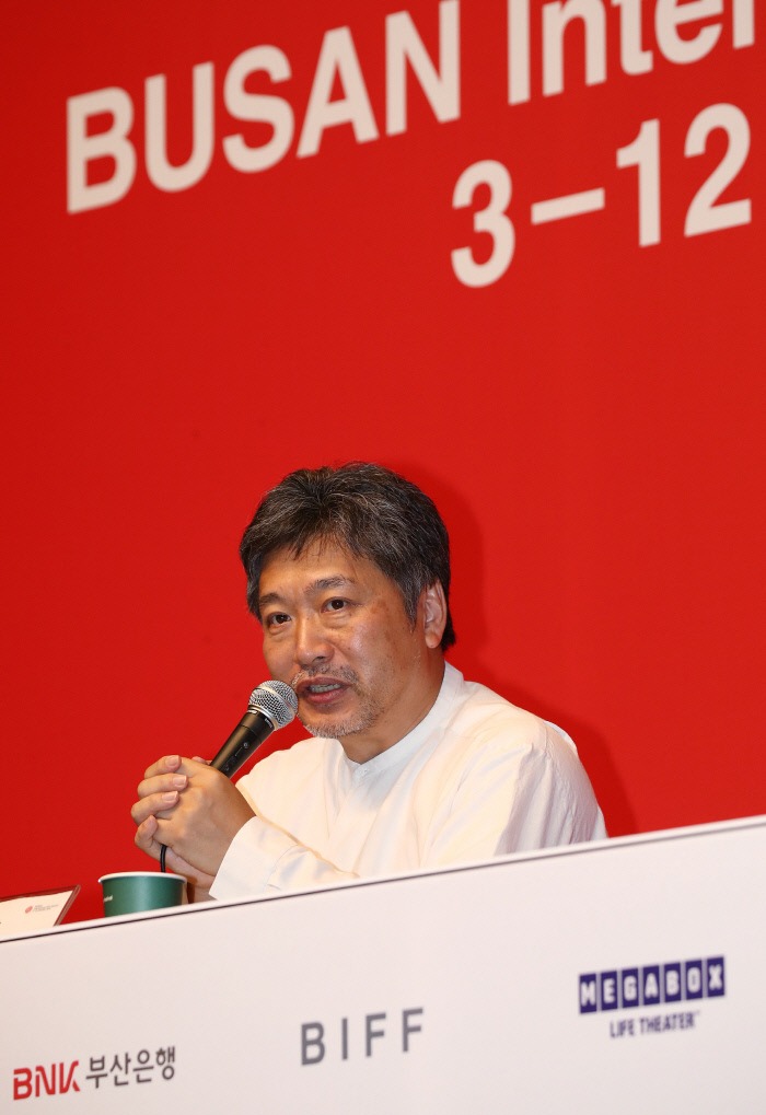 고레에다 히로카즈 선정, 역대 최고의 영화 10편 앙트완과 앙트와네트 (1947) 선라이즈 (1927) 시에라 마드레의 보석 (1947) 세 악당 (1926) 그의 연인...