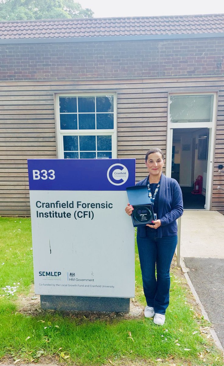 Skeletoress's tweet photo. Nice day at work today! Thank you to my lovely students at the @CranfieldForSci @CranfieldUni ! #cranfielduni #FAA #forensicanthropology #forensicarchaeology #comestudywithus #keepcurious 😊 https://t.co/ml2UXXtyUy