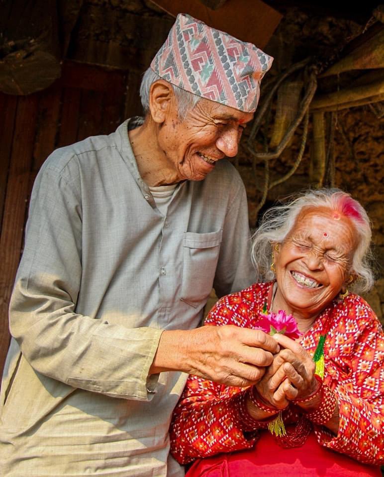 Love Story from Godawari: ८२ बर्षया हजुरबुवा बद्री खड्का र हजुरआमा कॉन्छी खड्काले ७० बर्ष वैवाहिक जीवन बिताई सक्नु भयो र माया अझै उस्तै र प्रगाढ़ छ। माया भनेको के रै छ त भनेर सोध्दा हजुरबुवाले भन्नु भयो, "हामी १२ बर्षका थियौ घरबाट बिहे गरीदिदा। श्रीमान को श्रीमती को नि पत्तो