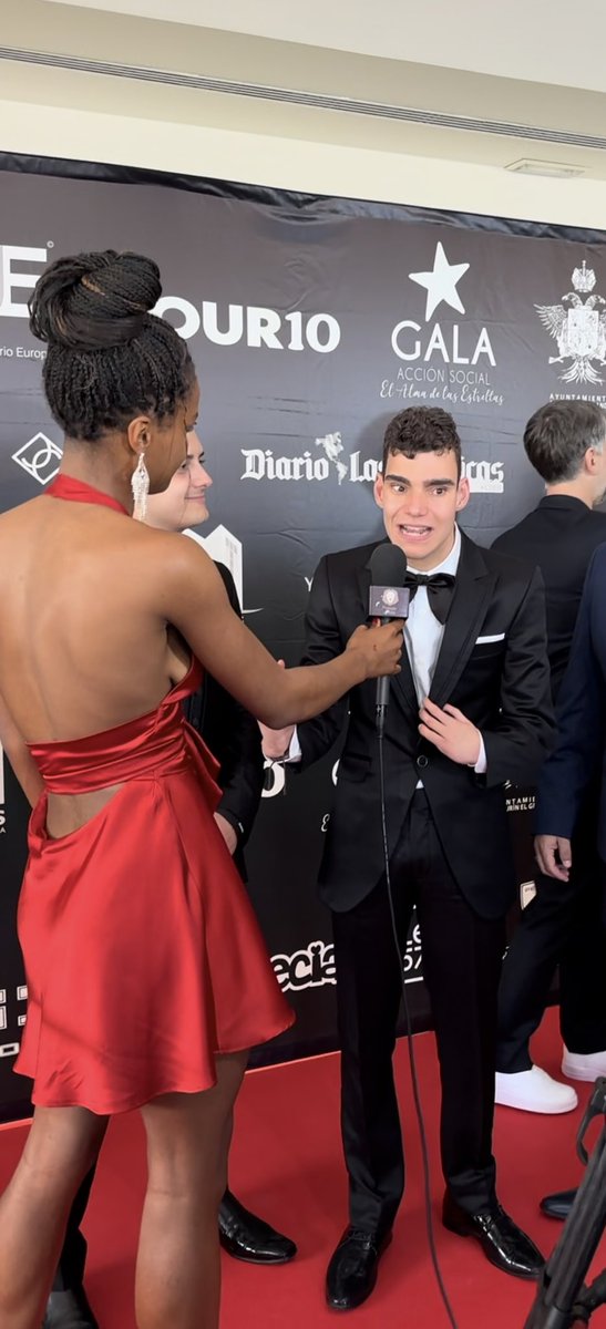 El pasado viernes 31 de mayo tuvo lugar la entrega de los Premios Latino 2024 🏆  
en el magnifico Teatro Antonio Gala de Alhaurín El Grande. 

Quiero agradecer a todos los asistentes y a @premioslatino por galardonarme con el “Premio Joven Talento y Lección de Vida”. 🎶