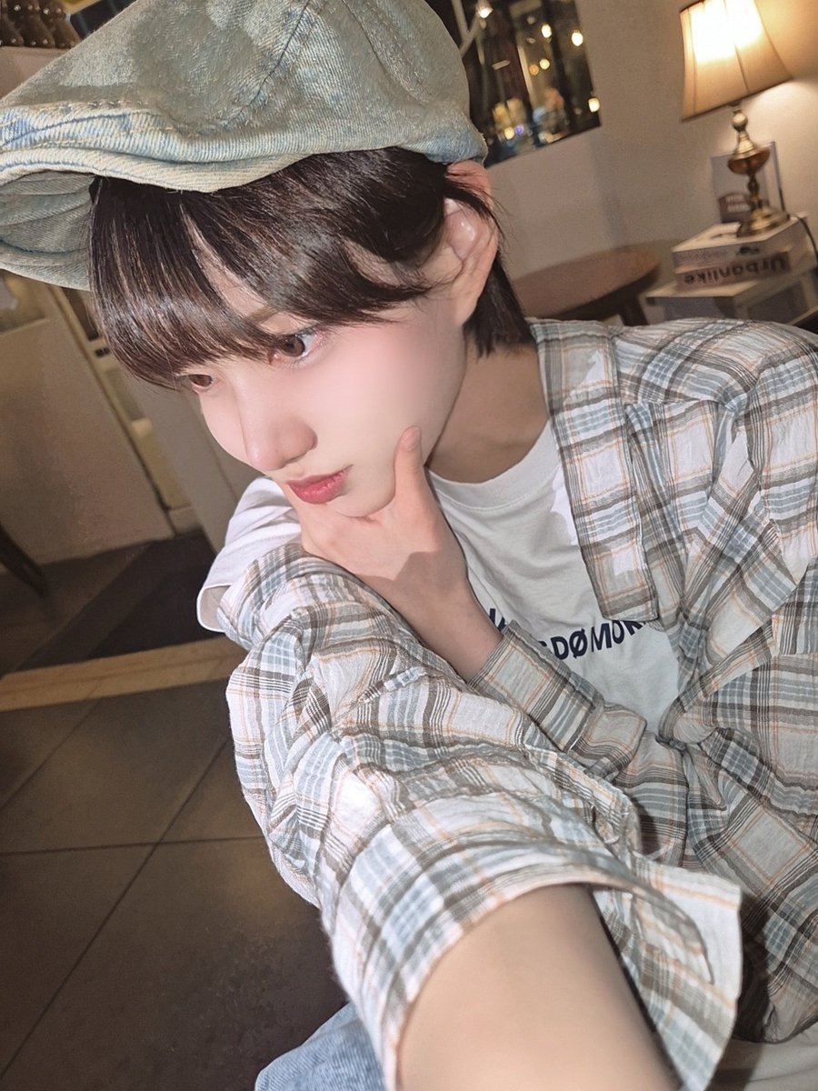 Aisso_S2's tweet photo. 앞머리를 내려보다 https://t.co/Nh0RF86fQo