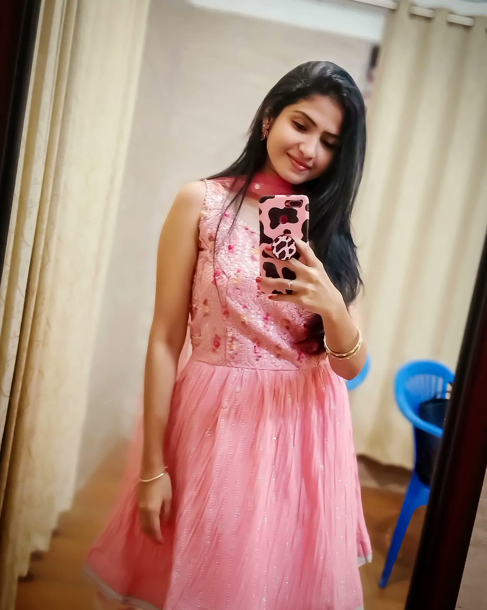 VenbaOfficial's tweet photo. "The most important relationship you have is the one with yourself.”✨🥰 #loveyouself ❤ https://t.co/Zc4SfBZoC1