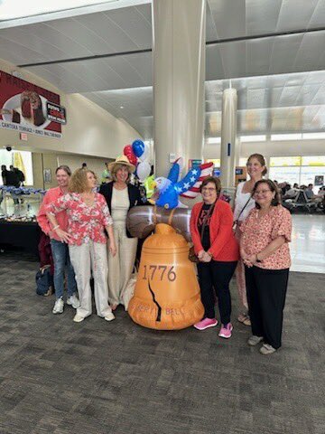 SATairport's tweet photo. THIRD NONSTOP LAUNCH IN JUNE 🎉 Yesterday, we celebrated the launch of nonstop service to Philadelphia on @AmericanAir! We partied in a typical Philly fashion with water ice and Philly cheesesteaks for all the passengers on this completely full flight! https://t.co/8tGOXrj7Rb