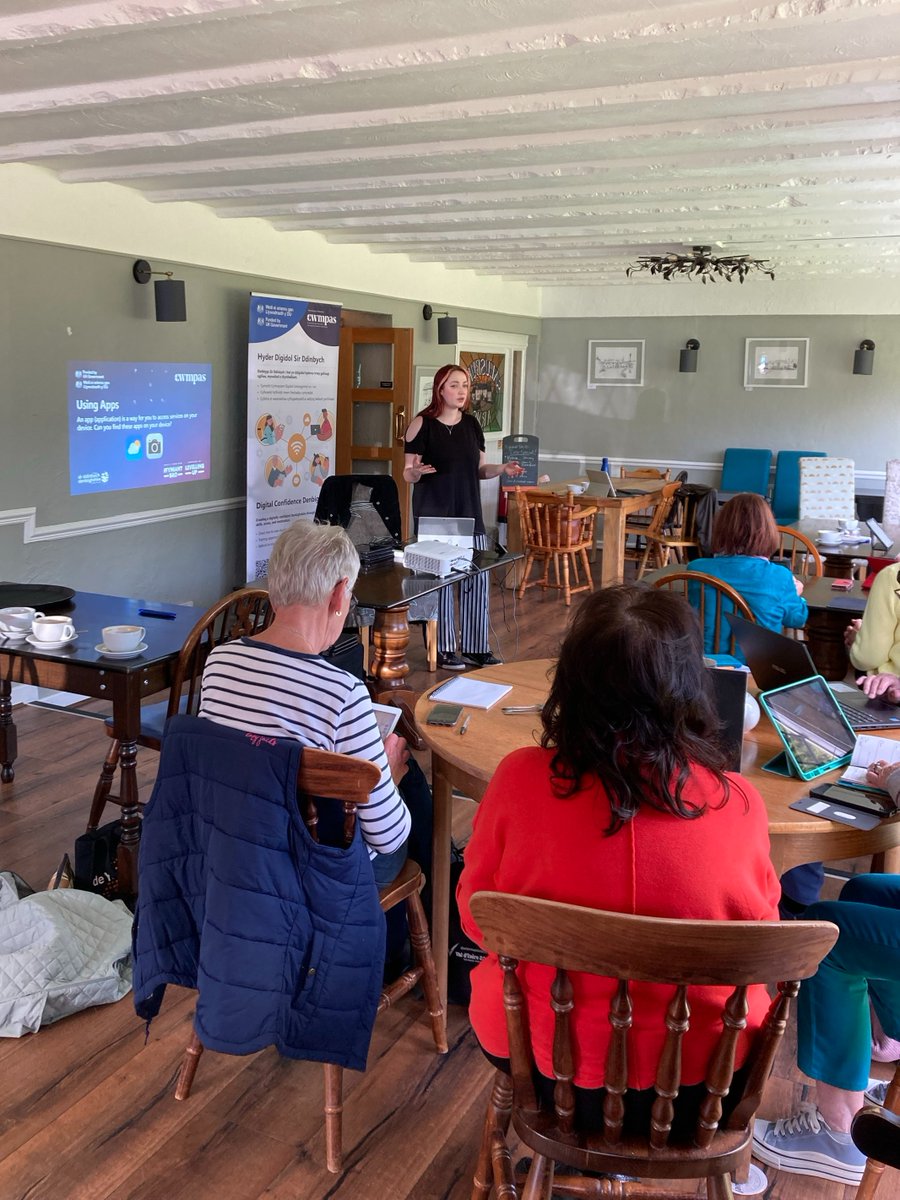 Had a really lovely morning hosting the first session of the Essential Digital Skills Course at The Salusbury Arms, a community owned pub in #Tremeirchion.

Looking forward to the next 3 weeks with this enthusiastic crew!

#DigitalConfidenceDenbighshire <a href="/DenbighshireCC/">DenbighshireCC</a> #UKSPF