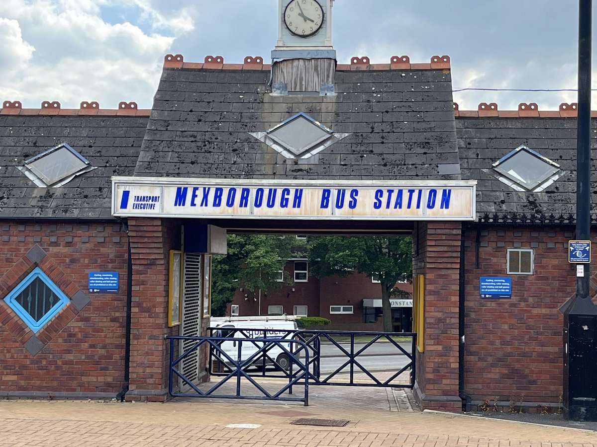 ModellingTom's tweet image. Branding of the 90s in South Yorkshire still going strong. No buses though 🤷