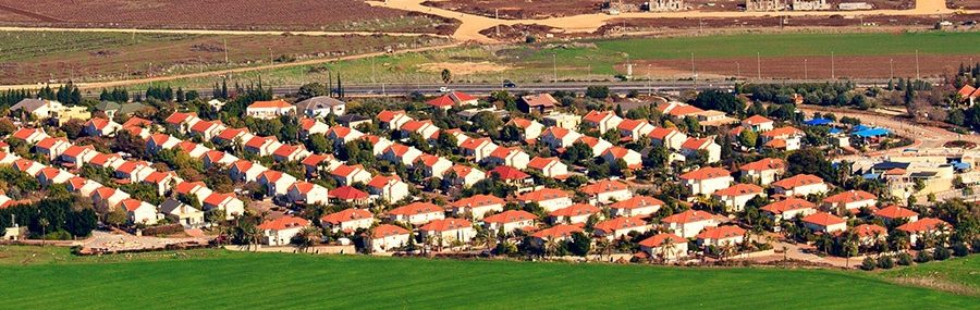 On rappellera que la seule expérimentation socialiste qui ait jamais marché est une invention israélienne.
Le Kibboutz.
Que les anticapitalistes détestent le pays qui a été le seul à réussir l'anticapitalisme, ca me laisse pantois.