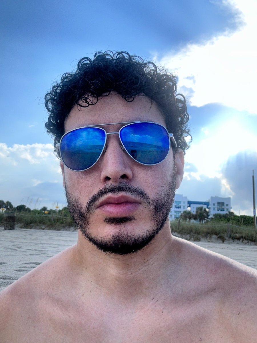 TegiOfficial's tweet photo. Love it out here #miamibeach https://t.co/gSdHwopRoi