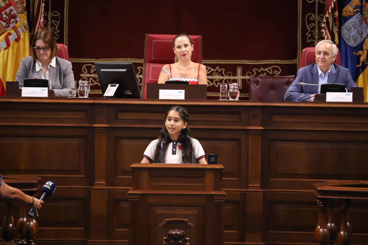70 escolares de los colegios Arenas Sur, de Gran Canaria, y Pureza de María, de Tenerife, se han convertido hoy en diputados y diputadas por un día, defendiendo sus propuestas y votándolas en la Cámara en el pleno infantil de Aldeas Infantiles SOS.
📲 parcan.es/noticias/detal…