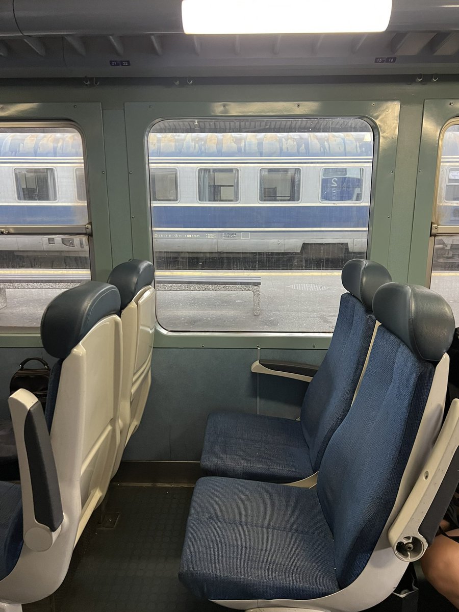 Simply_Railway's tweet photo. Tomorrow on the channel, a journey down memory lane with Regio Călători on one of their RIO trains (ex-SNCF Picardie, sold in 2008) 🇷🇴

I commuted on these during my childhood to get to school! It was a pleasure to ride one last time on these unique trains! 🚆🇫🇷 https://t.co/MaSXuHEzwS