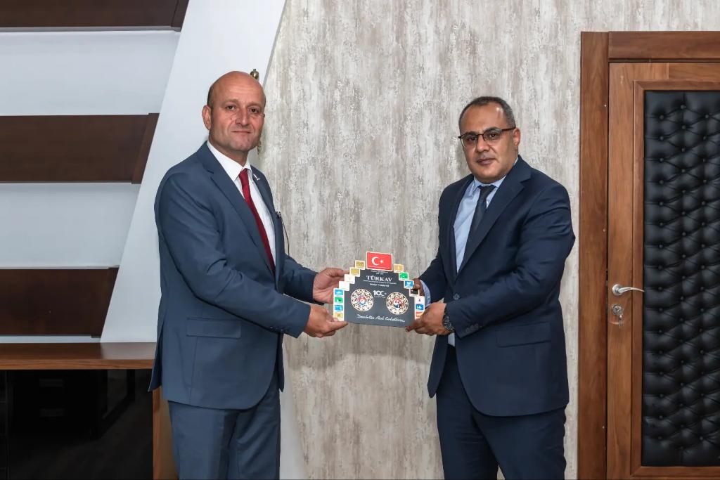 TurkavM's tweet photo. Türkav il yönetim kurulu olarak Malatya Büyükşehir Belediyesi MASKİ genel Müdürlüğüne atanan Sinan ÇEÇEN'e hayırlı olsun ziyaretinde bulunduk, göstermiş olduklari misafirperverlik için çok teşekkür ederiz.

#turkav
#devletinasilevlatlari https://t.co/bUSkIgHzri
