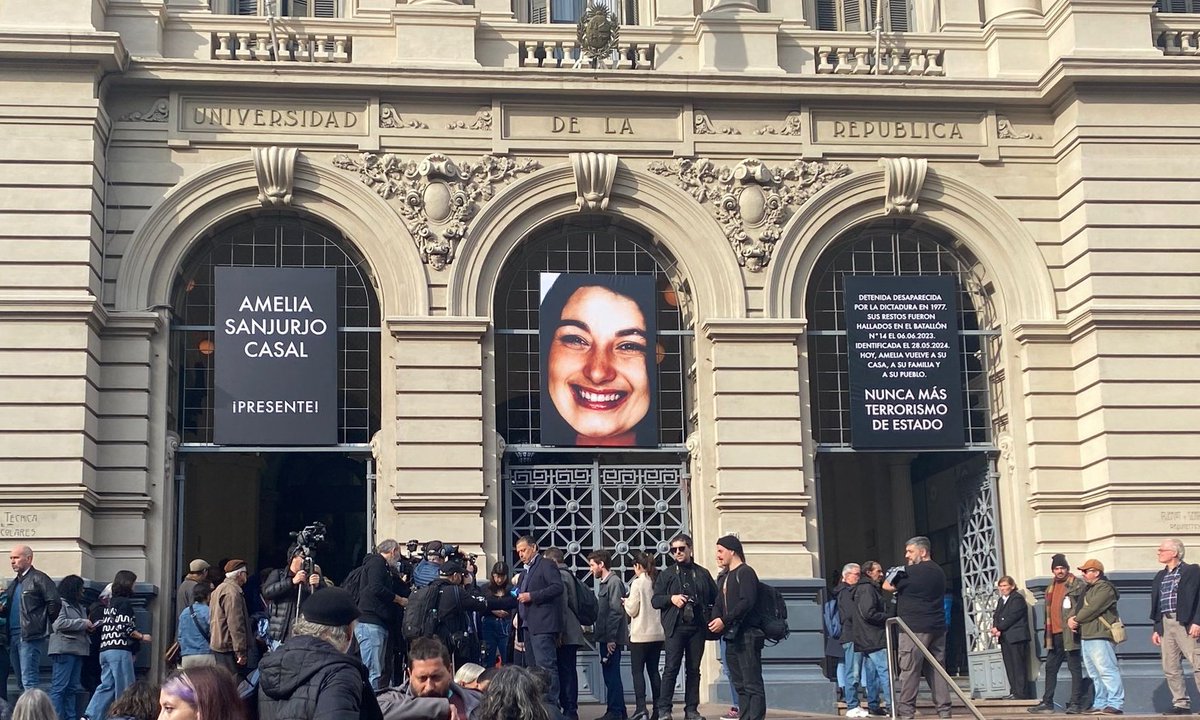 Hoy despedimos a Amelia.
Estremece ver el cajón, y que aquella foto que conocemos sea otra vez una persona que amó, esperó familia, luchó por lo que creía.
Y confirma lo que sabemos: la verdad que guardan para secuestrar la memoria y la importancia de seguir luchando
#NuncaMas