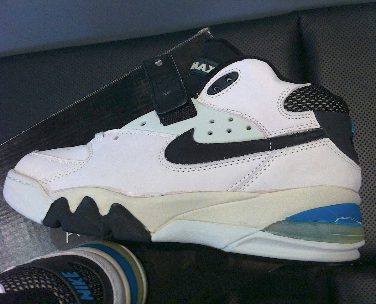 miszapas's tweet photo. 1993 Nike Air Force Max!
Check charles Barkley's sneaker history here:
https://t.co/68Dgds3K43
#charlesbarkley #nikeairforcemax #airforcemax #90sbasketball #nba90s #miszapas https://t.co/JCUBJNUI8h