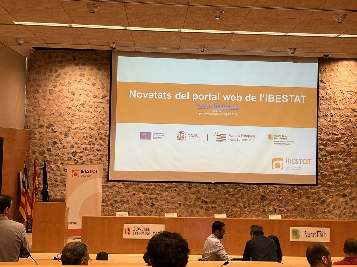 Assumptamas's tweet photo. A la Jornada organitzada per @Ibestat per conèixer les noves funcionalitats del seu portal web. Xerrant de dades estadístiques obertes, accessibles, reutilitzabkes, interoperables.
#Formació #Reciclatge
@OBJIB @ibjove https://t.co/FpWB4E0i4i