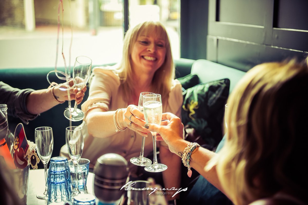 HemingwaysBar's tweet image. Come and raise a glass, the weekend's just around the corner!

#Wimbledon