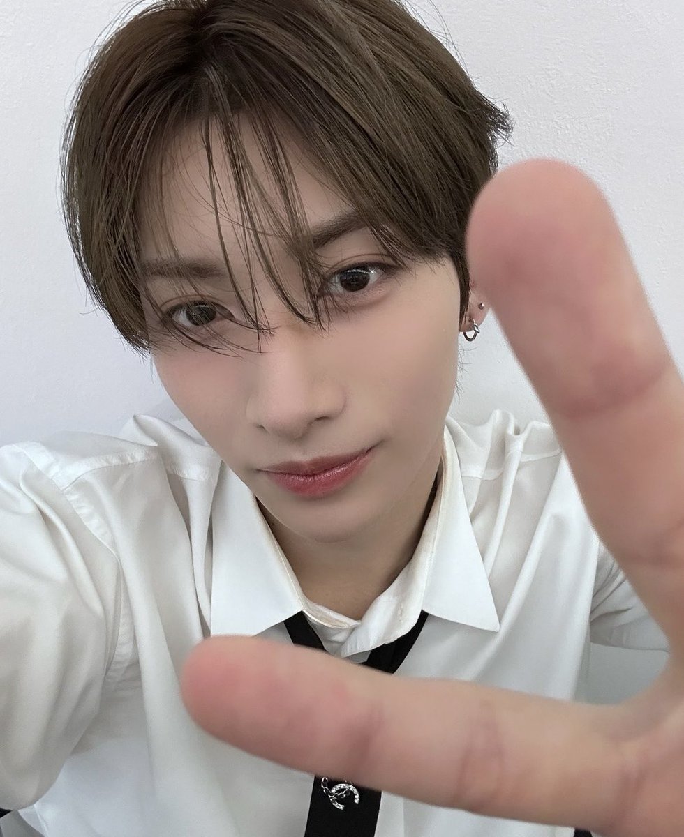 この男がまだ世界に見つかってないのおかしすぎる渦中のN○Tとかどうでもいいから福岡が生んだ奇跡の男トミヤスユウを見てどう考えてもこれからのJYPを背負ってく顔してる https://t.co/EJJdv4wsQ0