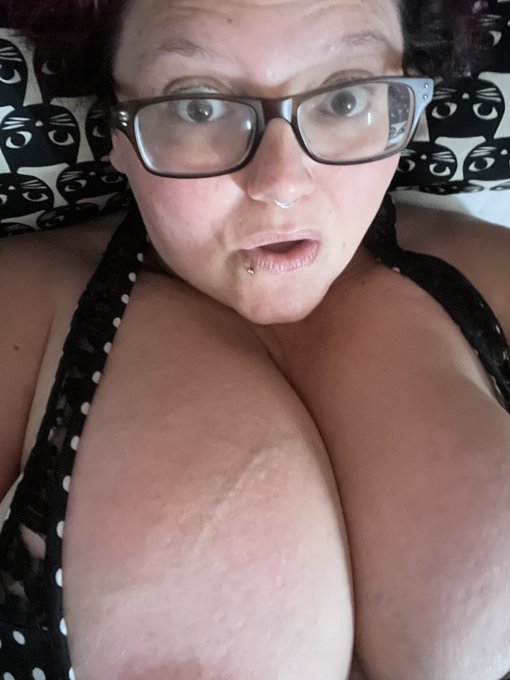 What&rsquo;s up with my right titty vein this morning?! 🙃 https://t.co/KCHX7RfgmC<a href="/tag/realloyalfans"class="tags"><span>#realloyalfans</span></a>