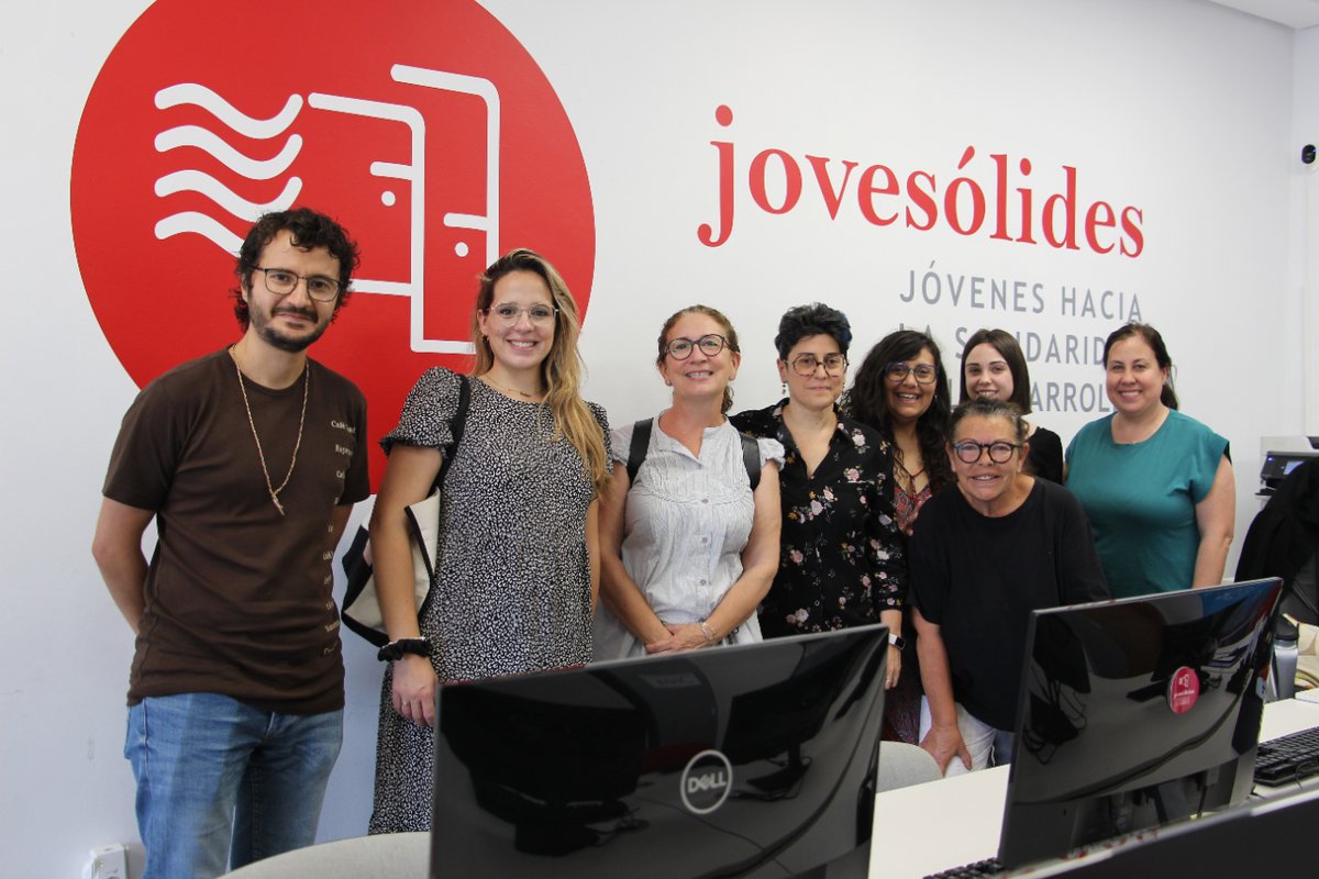 JOVESOLIDES's tweet image. La #RedEspaiTIC de La Coma recibe la visita de Andrea López, concejala de inclusión social del @AytoPaterna y de la coordinadora, Eva Barea.

Un encuentro muy enriquecedor para compartir iniciativas y proyectos.

¡Gracias por el apoyo y compromiso con la comunidad!

#Einclusión