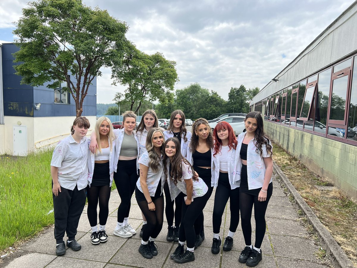 𝘾𝙡𝙖𝙨𝙨 𝙤𝙛 2023/2024 🏉🏈

Year 11 Boys and Girls Rugby Squads 🤙🏼
Thank you for your efforts and good luck in your futures!🫡

#MakingTheDifference💪🏼🏉

<a href="/RCCSMissEdmunds/">Miss Edmunds</a> | <a href="/RCCS_MrsPerry/">Mrs Perry</a>