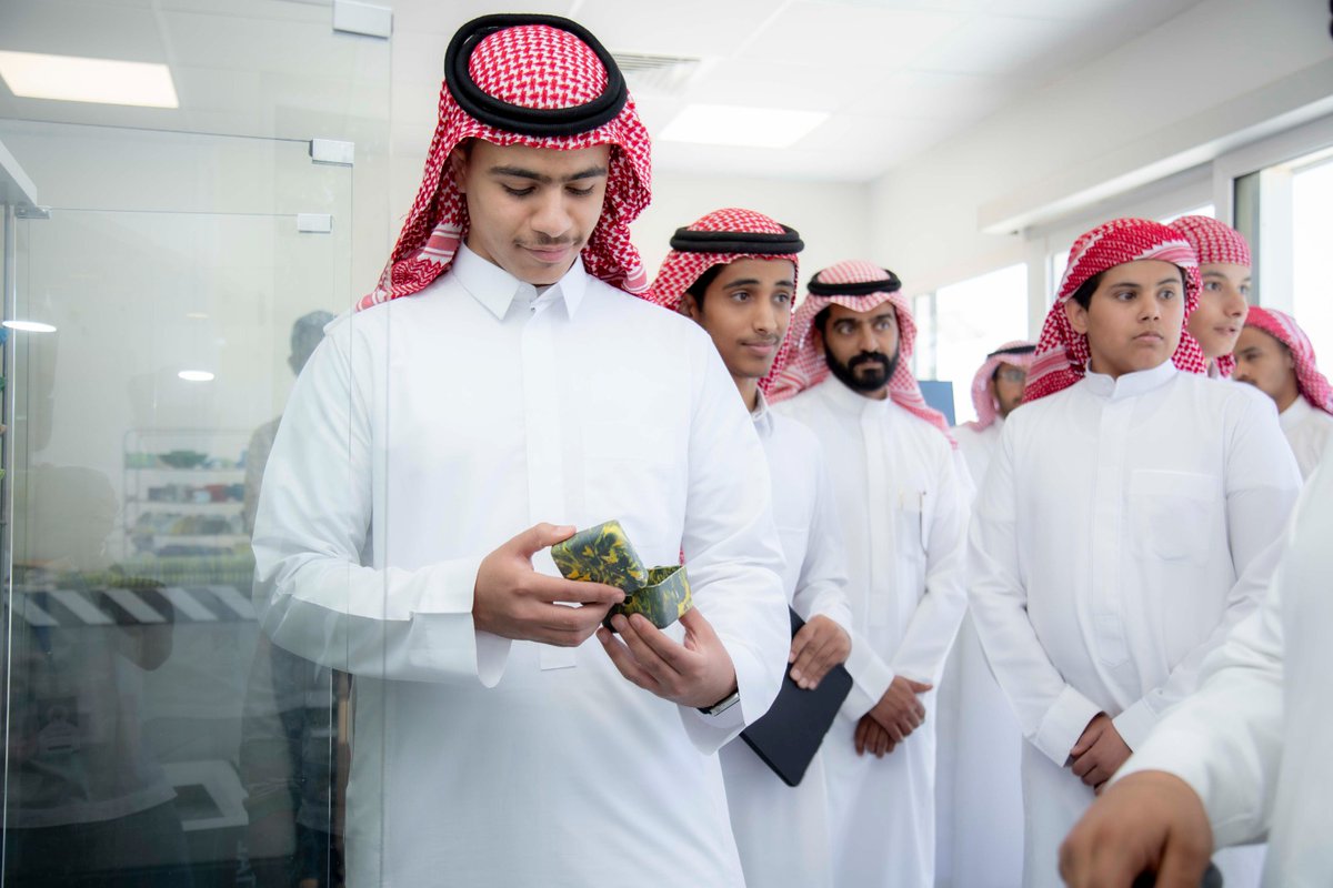 قدم فريق أصدقاء نيوم بالشراكة مع فريق إدارة النفايات في #نيوم مبادرة إعادة التدوير، باستضافة مجموعة من طلاب وطالبات ثانوية محافظة البدع، بهدف رفع مستوى الوعي بأهمية إعادة تدوير المواد، وضمن جهود نيوم في تعزيز جودة الحياة ودعم برامج الاستدامة وحماية البيئة.