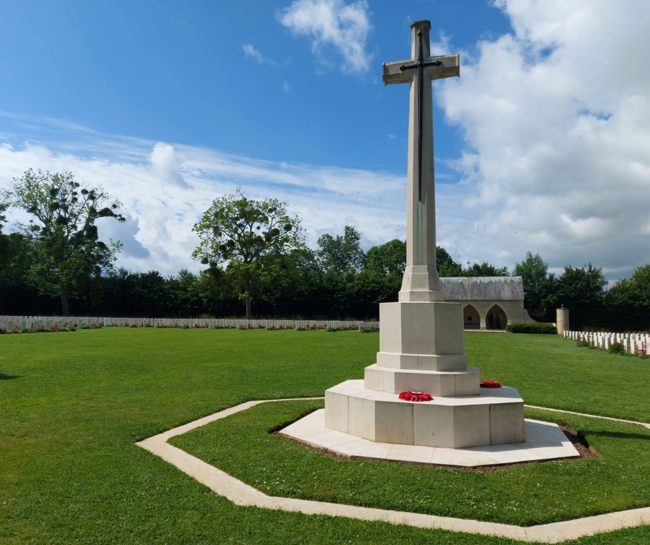 Today marks 80 years since D-Day, the largest amphibious invasion on the beaches of Normandy. We're remembering Old Bloxhamists like Robert Bell-Walker (Wf 23-30) who lost his life. Follow the link to learn more: bloxhamschool.com/ob-news/markin…