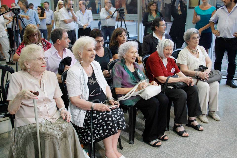 abuelasdifusion's tweet photo. 🖤 ¡Qué tristeza se nos fue Lita! Histórica militante por los #DerechosHumanos, dirigenta de Familiares de Desaparecidos y Detenidos por Razones Políticas, y eterna compañera de lucha por la Memoria, la Verdad y la Justicia.

Comunicado⤵️
https://t.co/tXpUOdiSK4 https://t.co/NLSSmU5ZlV