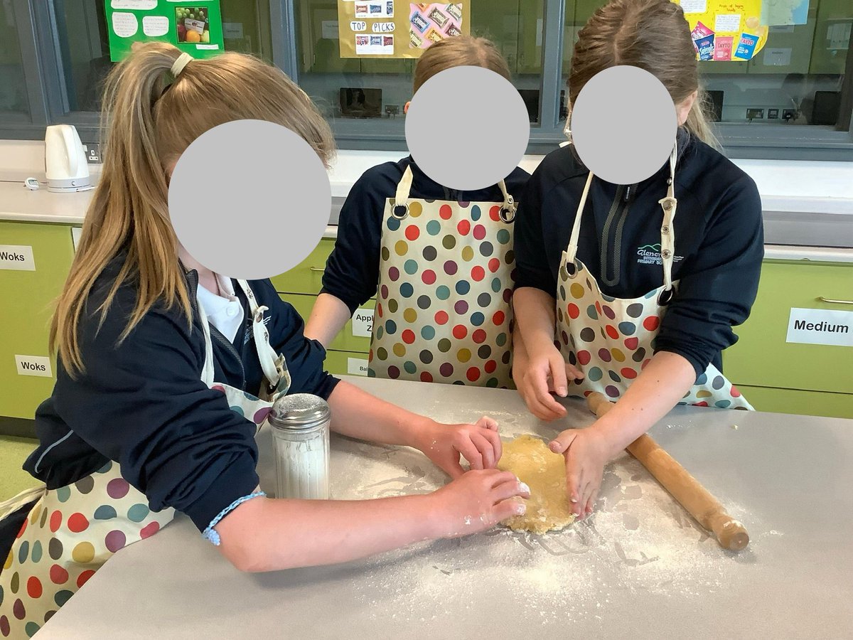 Glencraig Integrated Primary School & Nursery Unit (@glencraigips) on Twitter photo Huge thanks to <a href="/Strathearn_Sch/">Strathearn School</a> who hosted our girls today for a taster session of what a day in ‘big school’ would be like. Huge thanks to <a href="/Strathearn_Sch/">Strathearn School</a> who hosted our girls today for a taster session of what a day in ‘big school’ would be like.