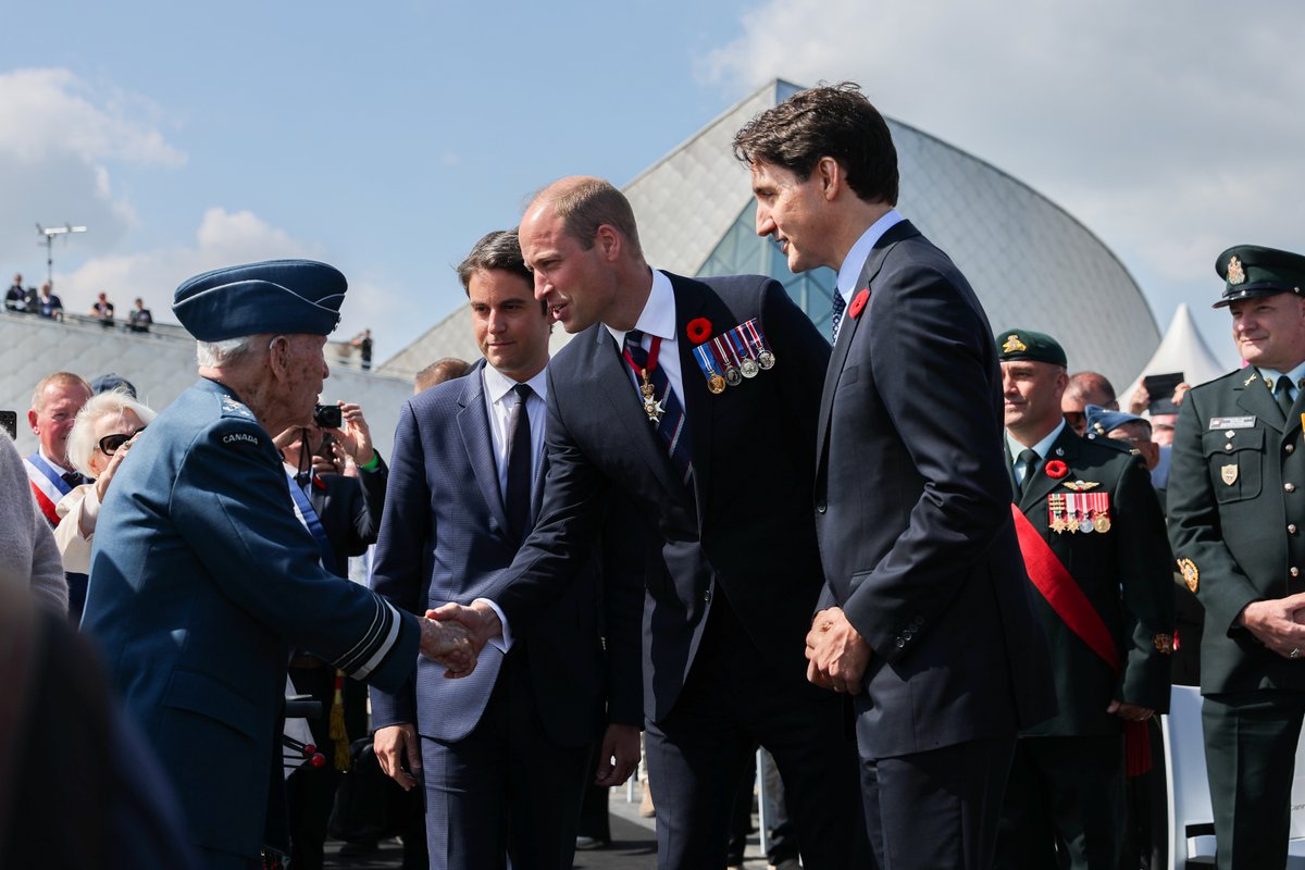 GabrielAttal's tweet photo. Ils n’ont ni fléchi ni failli. Ils sont allés jusqu’au bout. Ils se sont battus sur les mers et sur les océans. Ils se sont battus en France.

N’oublions jamais. 🇬🇧🇨🇦🇫🇷 https://t.co/3tXslPkpa5