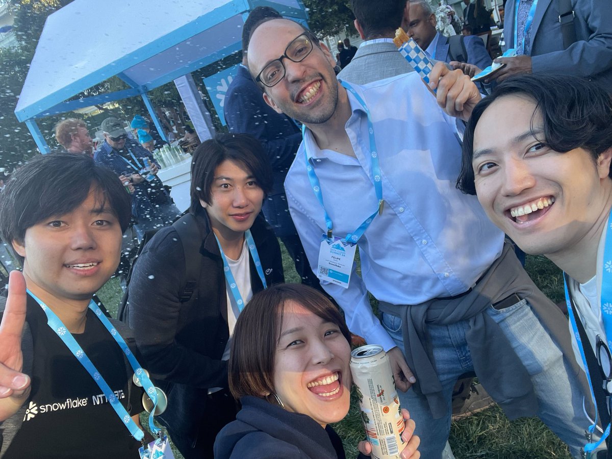 mizuhoruisui's tweet photo. Felipeと撮れたー、嬉しい！

#DataCloudSummit24
#Snowflakesummit https://t.co/xmSCOSKZYT