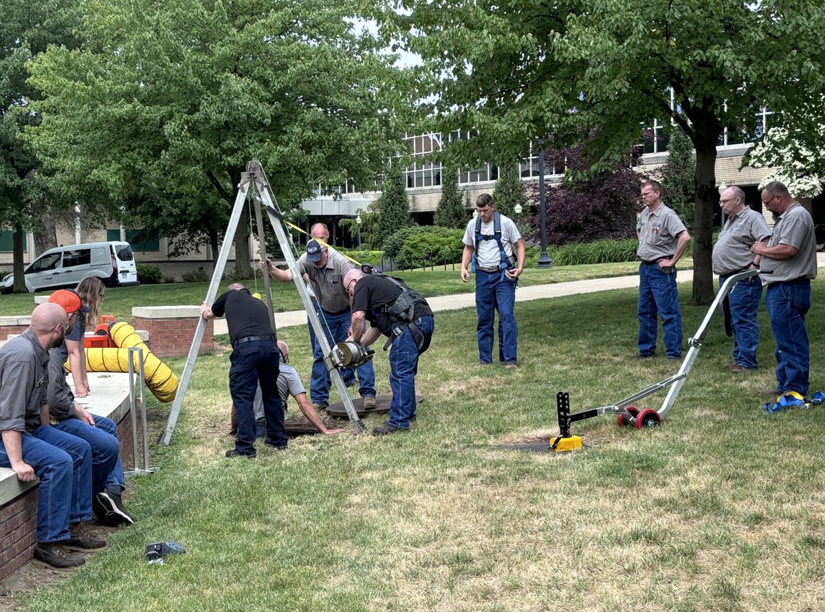 HopeOperations's tweet photo. Students aren’t the only ones learning at Hope! The Operations team is constantly learning and going through trainings. A great example is this Confined Spaces training out maintenance crew went through recently https://t.co/8VikGo6SRm