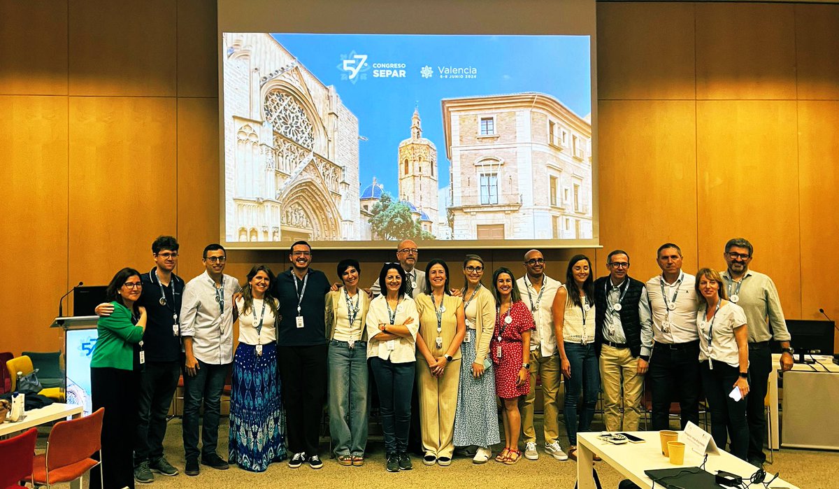 NeumologiaHUPH's tweet photo. Hoy desde #57CongresoSEPAR , la Dra. Cristina L.Garcia-Gallo junto a otros expertos en #intervencionismo; enseñando en el curso pre-congreso: Formación en Técnicas de Neumologia Intervencionista. @HospitalPdH @cristinaggallo @SeparRespira 
#broncoscopias #valencia https://t.co/zI00Tunj0f