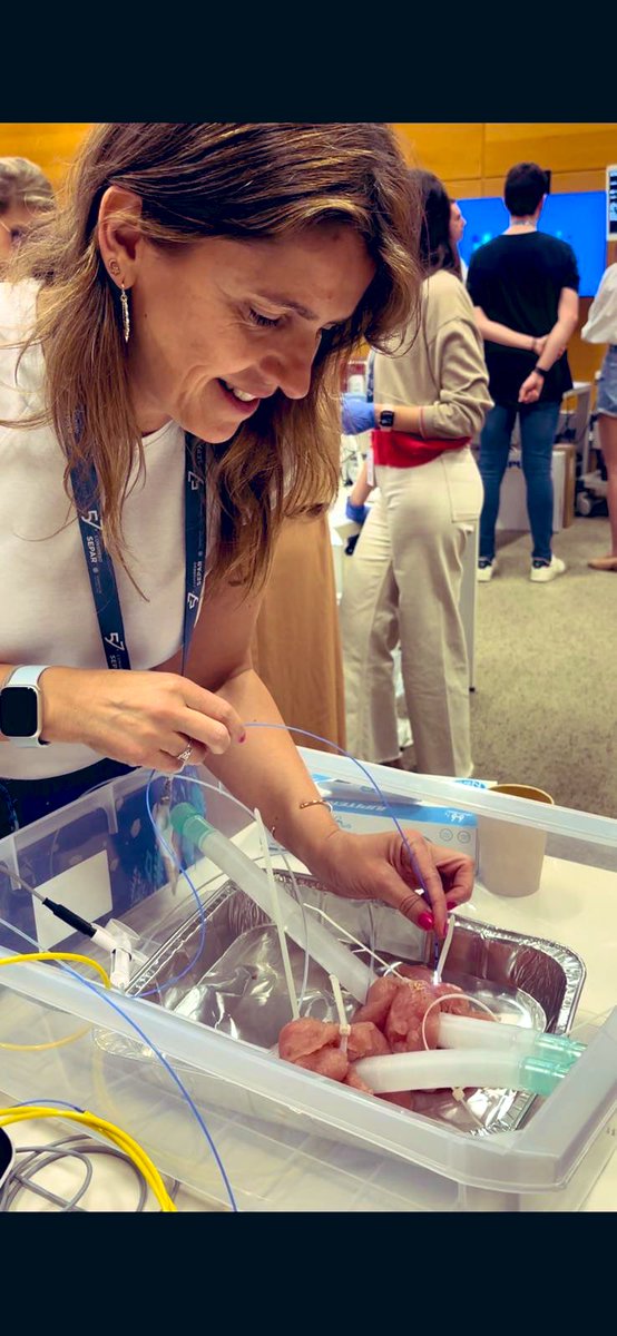 Hoy desde #57CongresoSEPAR , la Dra. Cristina L.Garcia-Gallo junto a otros expertos en #intervencionismo; enseñando en el curso pre-congreso: Formación en Técnicas de Neumologia Intervencionista. <a href="/HospitalPdH/">Puerta de Hierro</a> <a href="/cristinaggallo/">Cristina</a> <a href="/SeparRespira/">SeparRespira</a> 
#broncoscopias #valencia