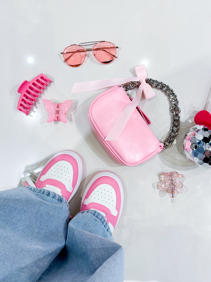 Mi amiga que ama el rosa siempre: 🎀💗💘 
shasa.club/2314737