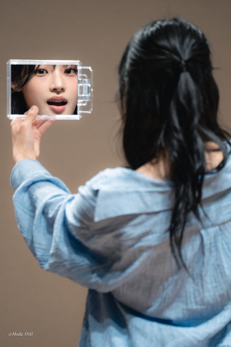 Moda_0411's tweet photo. 240606 Minji playing with the mirror 😆

#NewJeans #뉴진스 #MINJI #민지 
@NewJeans_ADOR @NewJeans_twt https://t.co/fG1TLtJJU4
