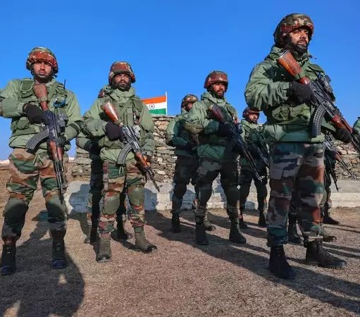 SaffronSunanda's tweet photo. Rahul Gandhi questioned Surgical strike but No Army men slapped him or abused him.

Arvind Kejriwal questioned Air strike but no Army Men abused him or slapped him.

Kanhaiya Kumar called them rαρist but they never slapped him.

Coz they respect the honour of Army.

The Difference is clear !!