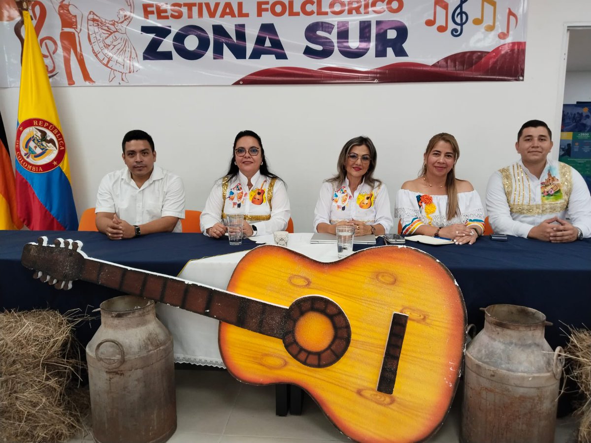 UNAD_ZonaSur's tweet photo. #AhoraMismo | La Dra. Gloria Isabel Vargas Hurtado, Directora Zonal, y la Dra. Elicenia Arias Piedrahíta, Líder Nacional de BIU, inauguran oficialmente el XIV Festival Folclórico de la Zona Sur, rindiendo un gran homenaje a la danza “El Yariseño” del Departamento del Caquetá. https://t.co/sB6B1UnbNQ