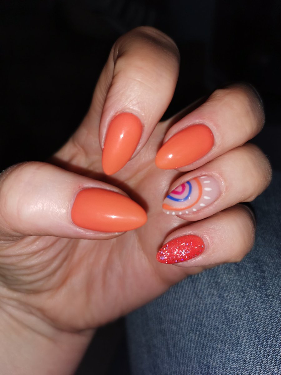 New nail day 🧡💙💗