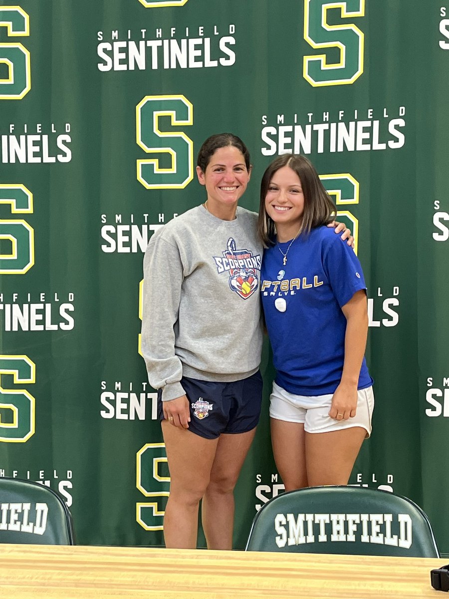skyoliveira2024's tweet photo. officially a college athlete ✍️ i’m so thankful for everyone who helped me make this possible! i’m beyond excited for the next chapter. go seahawks!!🦅💙💚 @salve_softball @FallonScorpio @SportsSentinels https://t.co/t50JBzmbVi