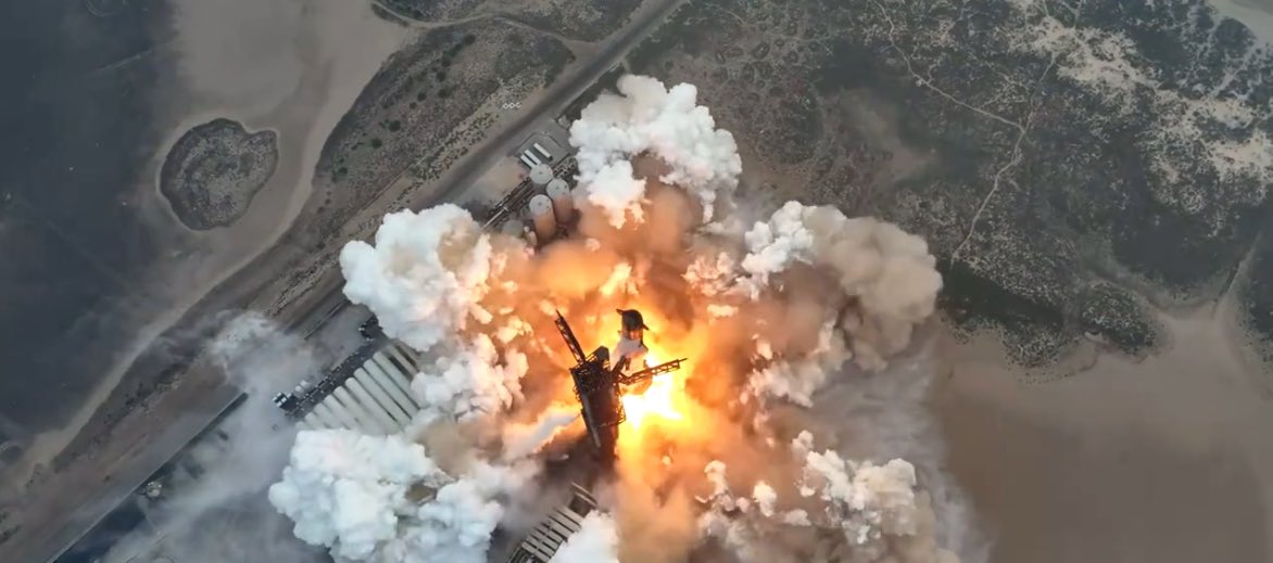 intellect_news's tweet photo. 🚨La fusée géante Starship de SpaceX a effectué son premier vol d'essai complet, revenant sur Terre sans exploser après son décollage du Texas.
#Starshiplaunch #starship #spacex #elonmusk #lespace #superheavybooster #superheavy https://t.co/xirQxrEoqn