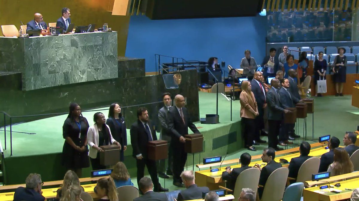 UN_News_Centre's tweet image. #BREAKING

UN General Assembly ELECTS the following countries as Security Council non-permanent members for two-year terms starting 1 Jan 2025:
🇵🇰 Pakistan
🇸🇴 Somalia
🇵🇦 Panama
🇩🇰 Denmark
🇬🇷 Greece

Follow news.un.org/en/ for updates
